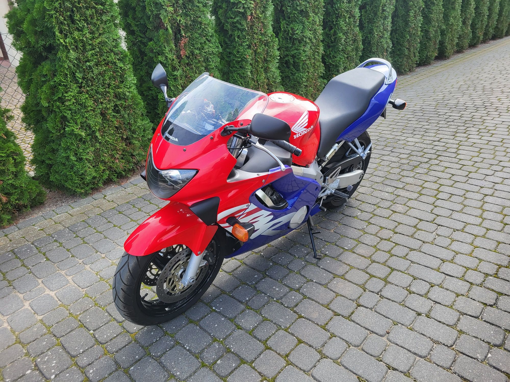 Motocykl honda cbr f4