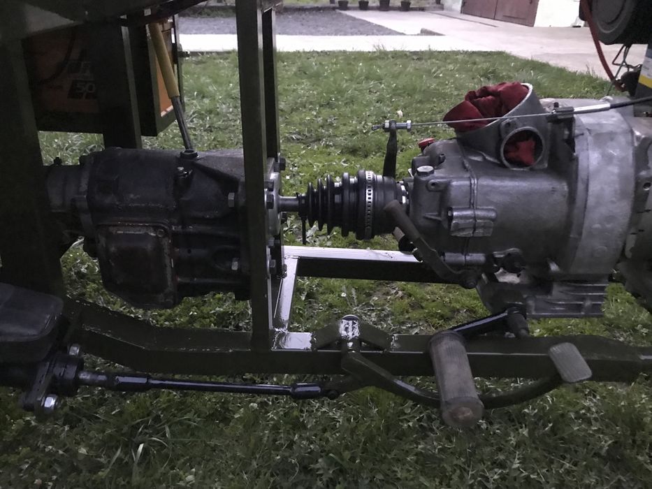 Грузовий трицикл, не трактор