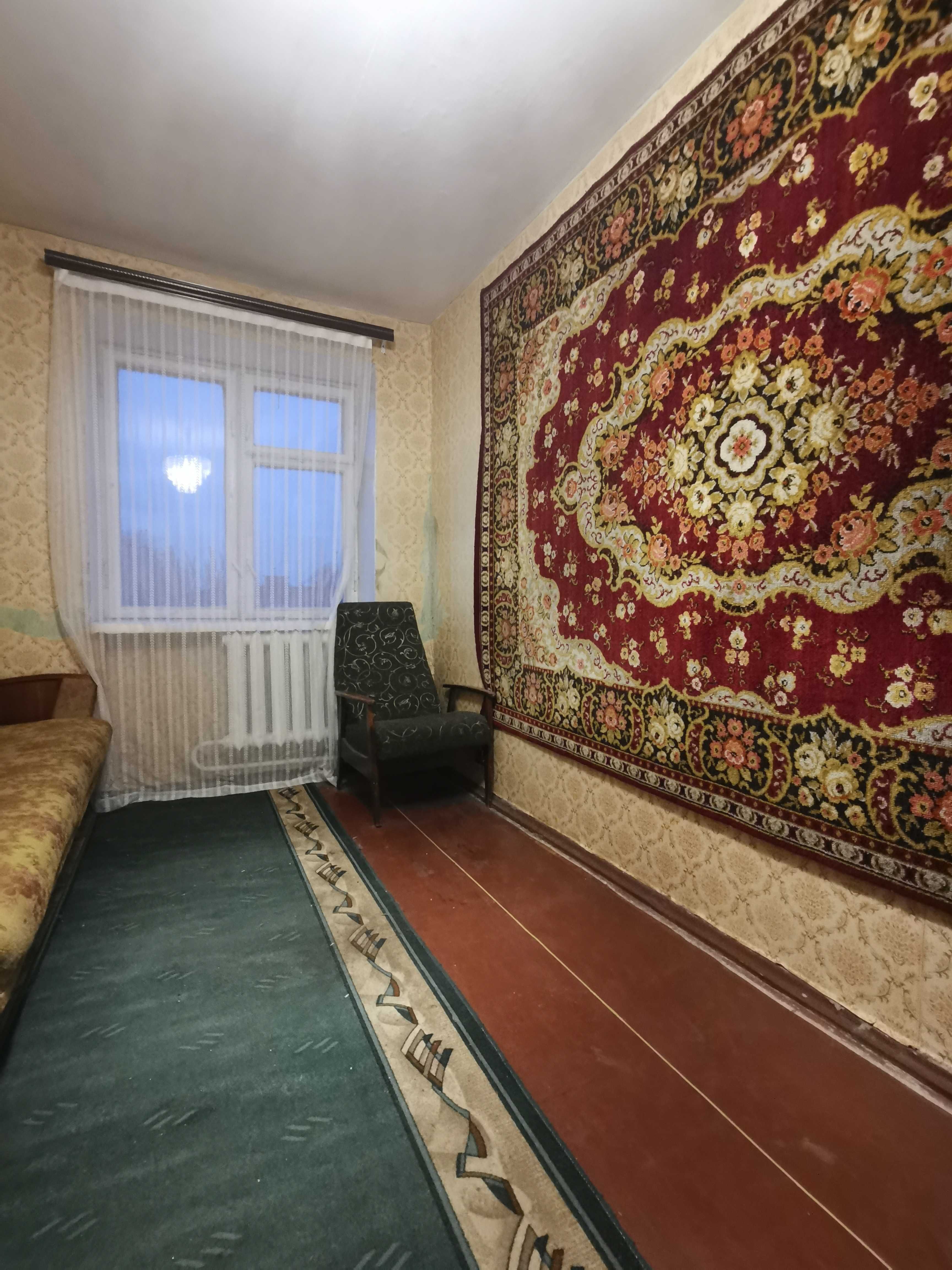 RD Продається 3-кімнатна квартира в цегляному будинку!