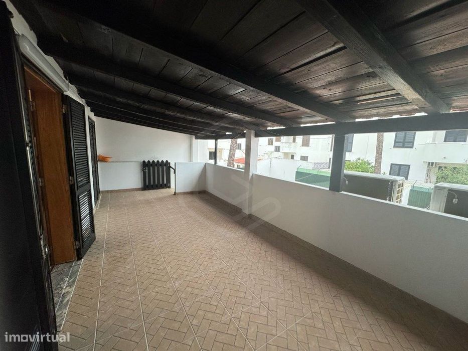 Apartamento T1 com alpendre para arrendamento anual em Monte Gordo,...