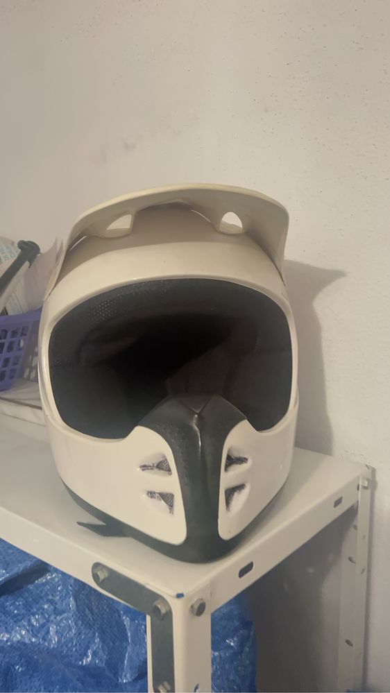 capacete branco nau
