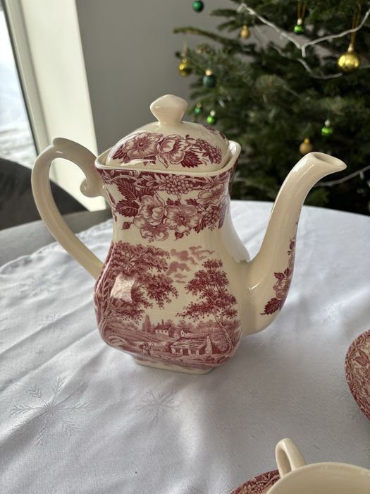 Serwis obiadowy i serwis kawowy na 12 osób. Irestone England