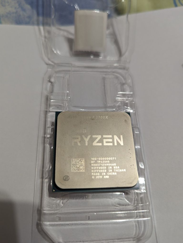 Процесор AMD Rayzen 7 3700X