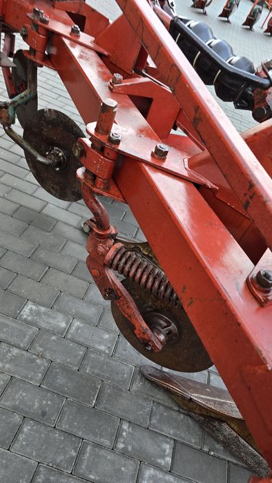 Плуг Оверум Швеція чотирьох або трьох корпусний.