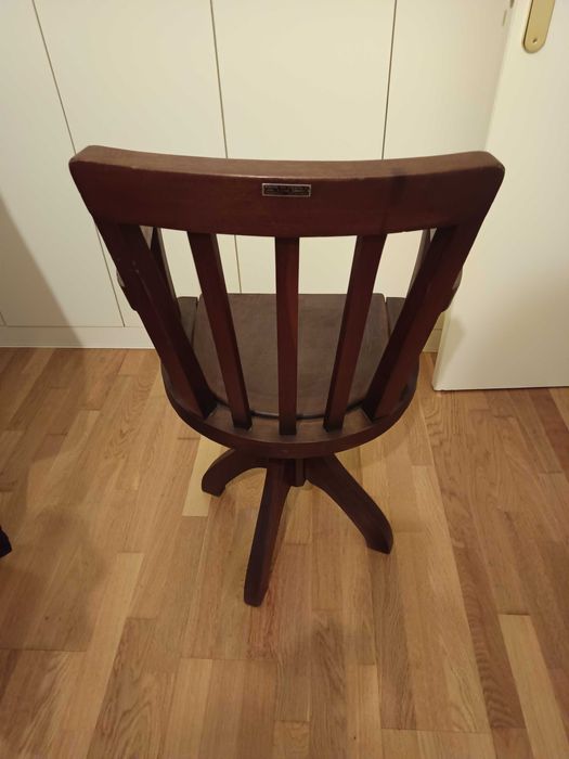 Cadeira portuguesa antiga giratória em bom estado