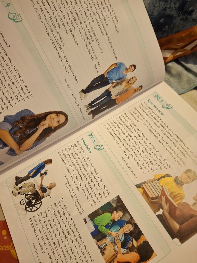Manual 8° ano Religião e Moral Queremos Descobrir