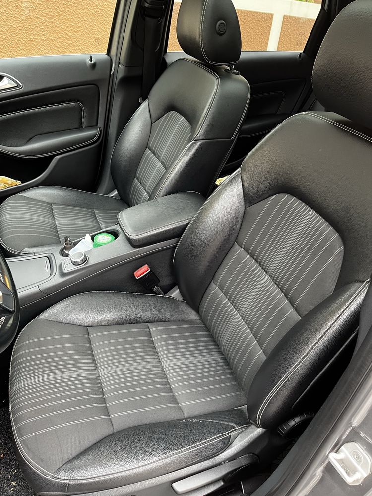 Mercedes Benz B180d Automatica com pack AMG c/ Teto de abrir