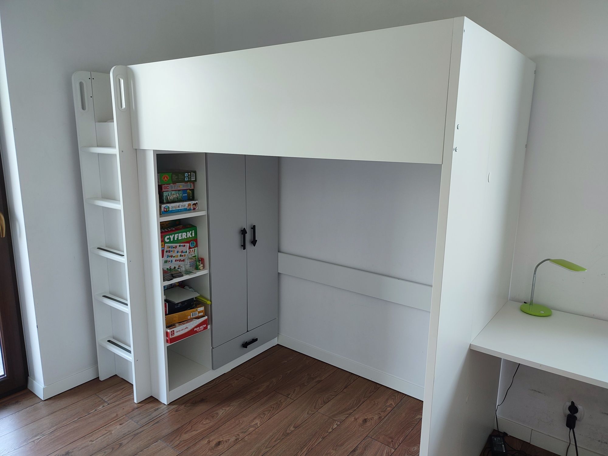 Łóżko na andresoli piętrowe Ikea Smastad z biurkiem