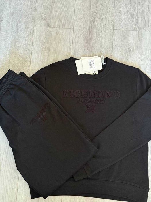 Костюм на утеплені від John Richmond італійський бренд, розм м,л,хл