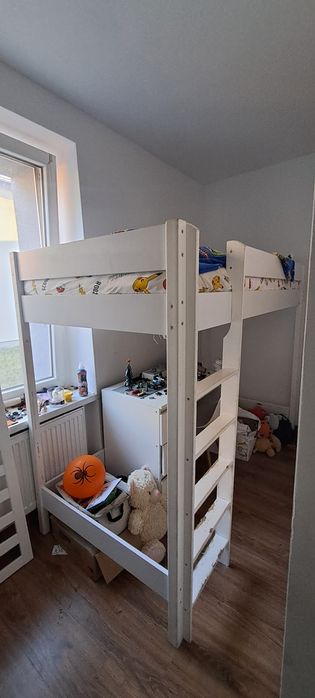 Dwie antresole łóżka