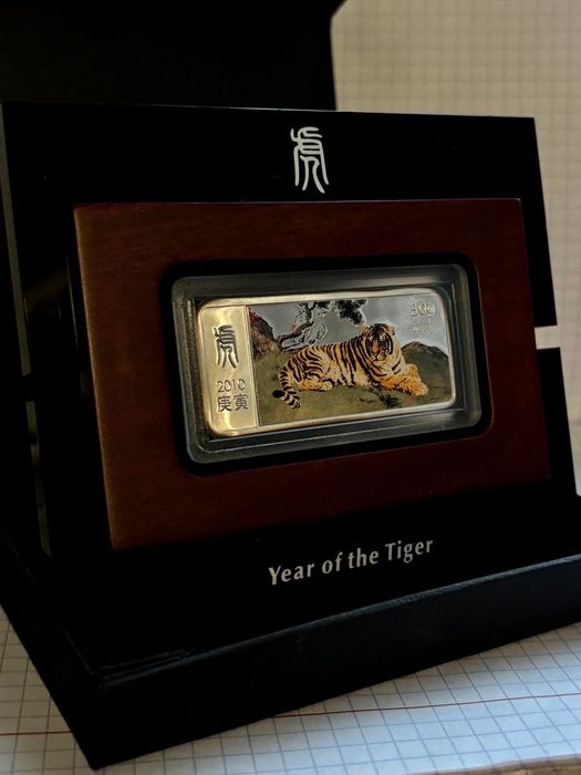 Рік тигра. 10 доларів 2010р. СРІБЛО. Сертифікат. Комплект!