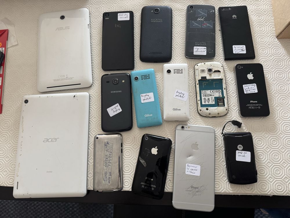 Lote de 13 Telemóveis (Samsung, Iphone Huawei) e 2 Tablets