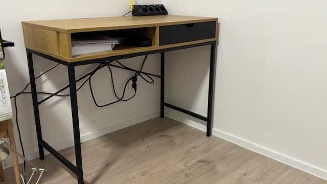 Sprzedam  nowe biurko z szufladą + szafkę - kompletnie nowy zestaw.