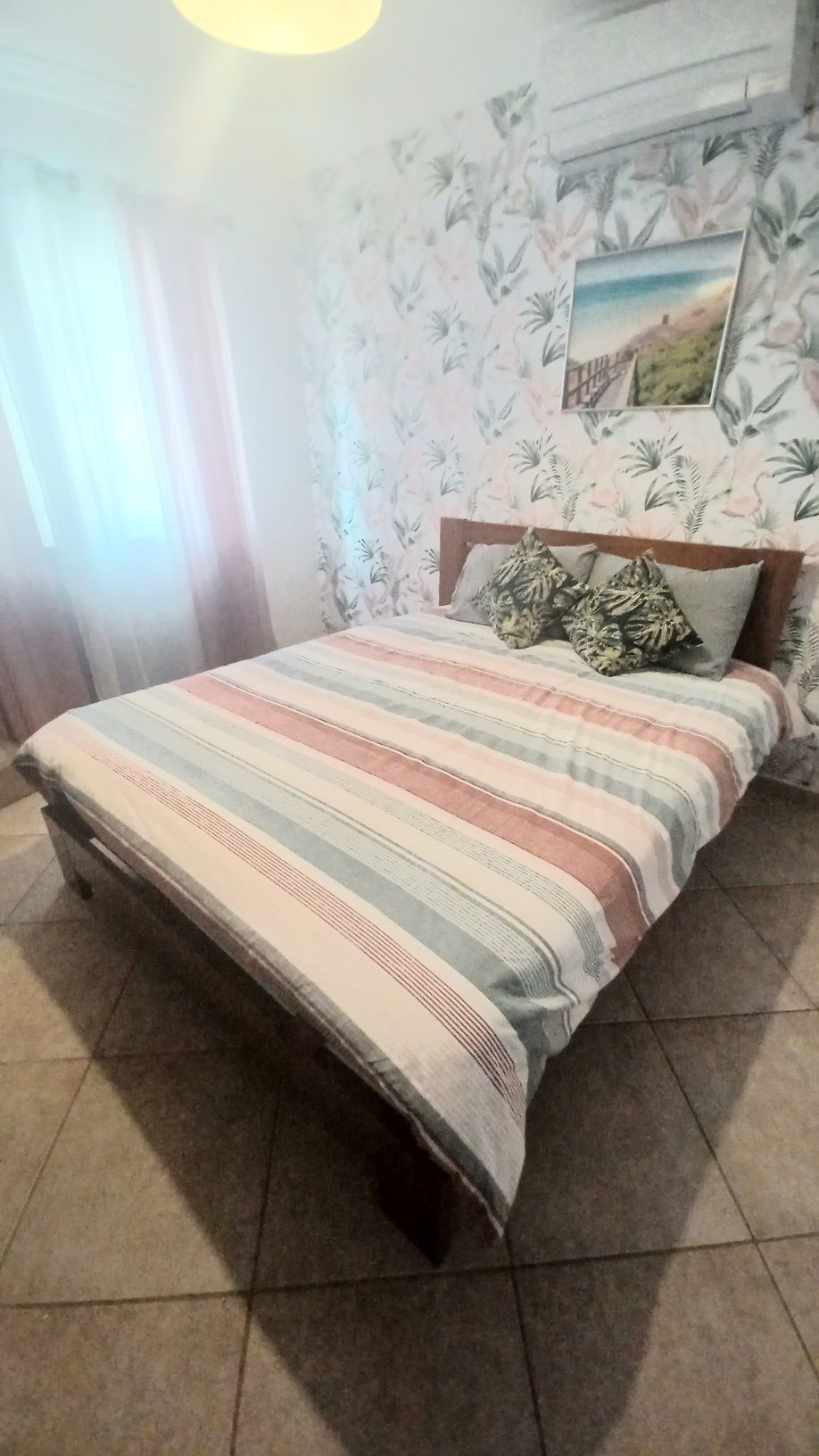 Alugo casa T2 ao ano