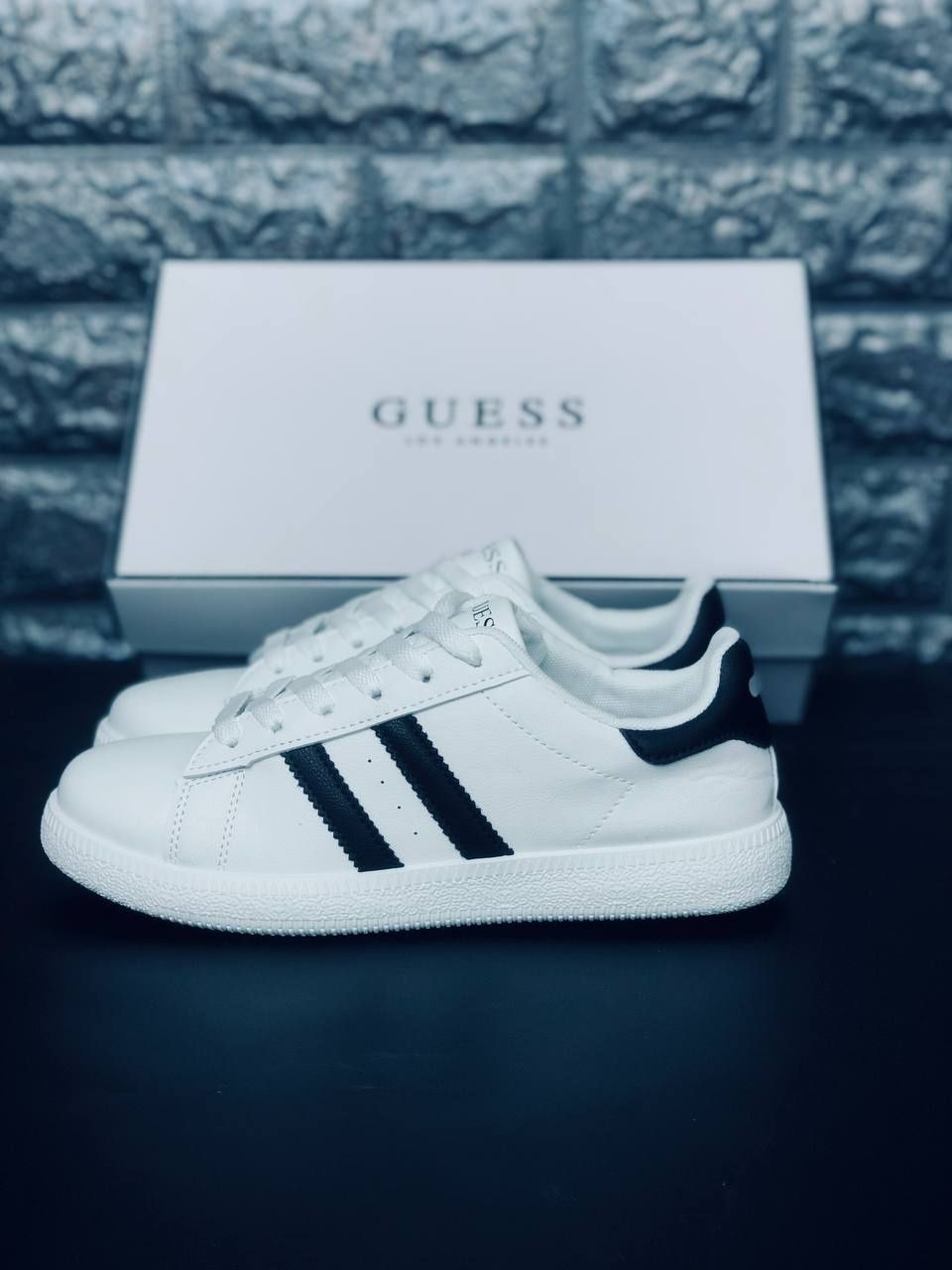 Женские кроссовки guess белые кожаные кеды супер удобные