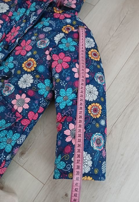 Зимова куртка на дівчинку