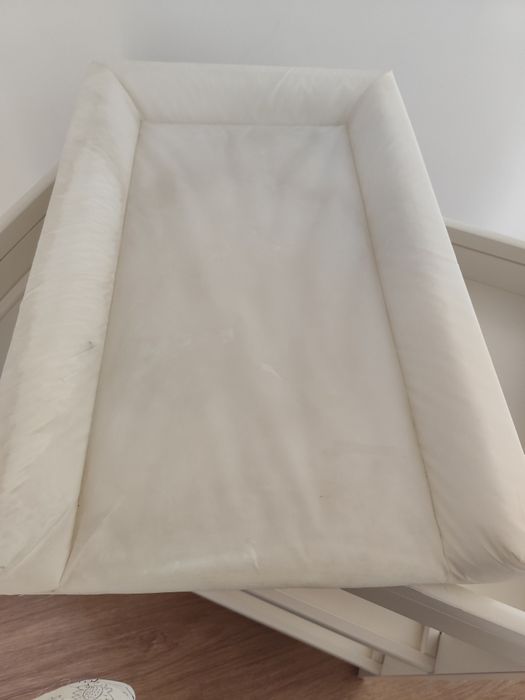Trocador + muda fraldas ikea