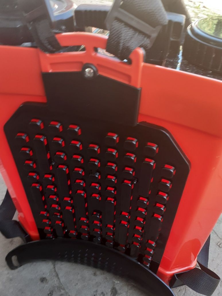 Продам акумуляторний обприскувач.