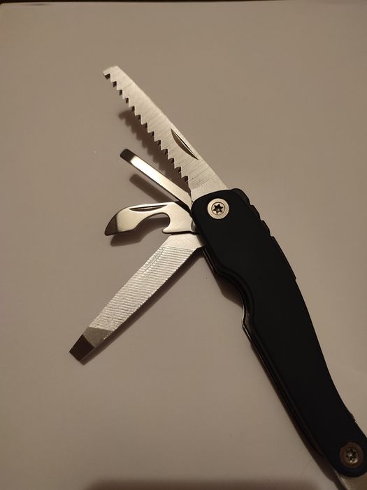 Новий мультітул, 9 в 1 , пласкогубці, кусачки, ніж , відкривачка...