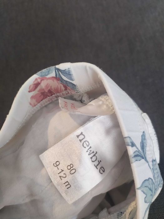 Legginsy spodnie Newbie 80 86 kwiaty róże falbanki białe