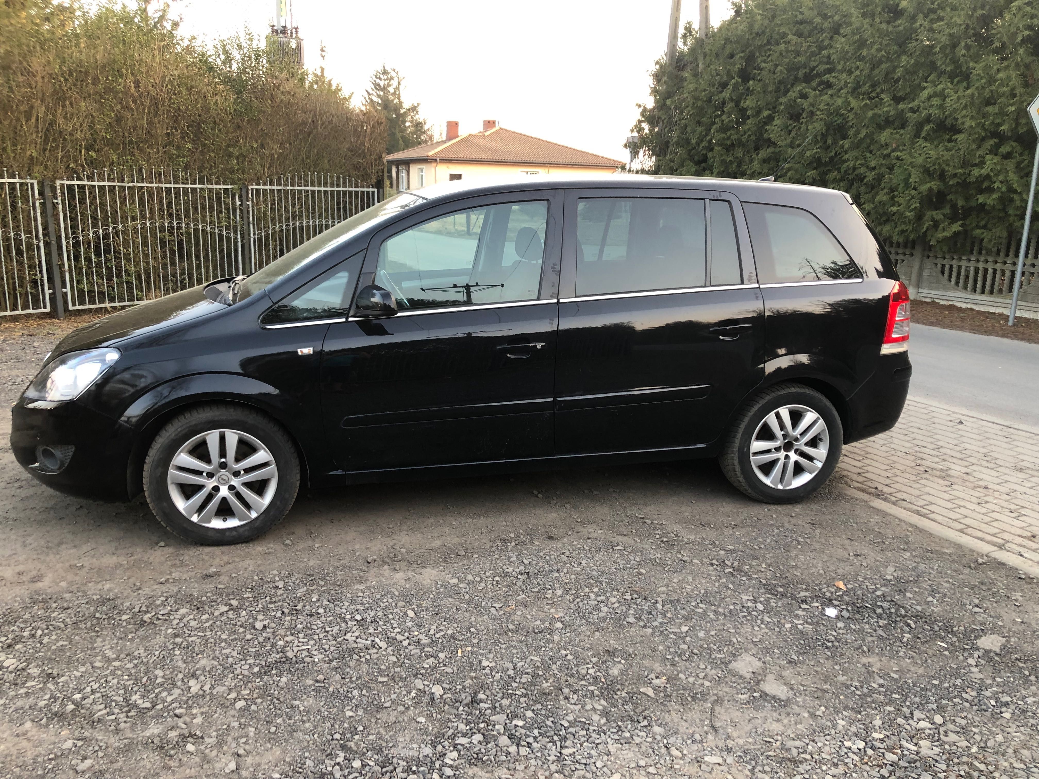 Opel Zafira b lift 2011rok