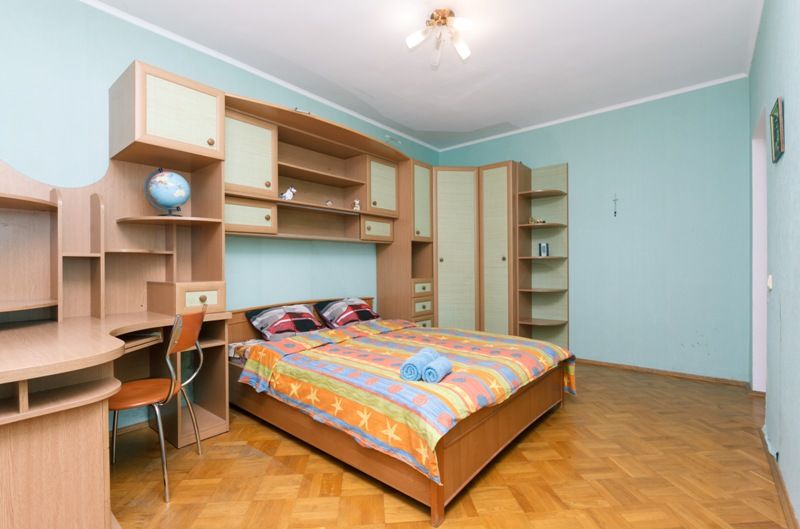 3к.подобово, погодинно,метро Лівобережна 5 хвилин ходьби