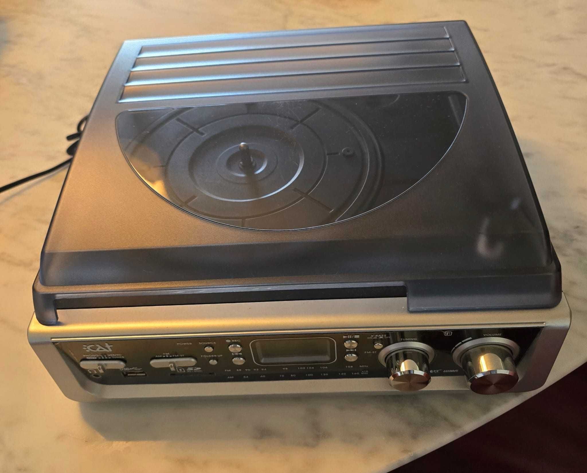 Gira-discos com rádio