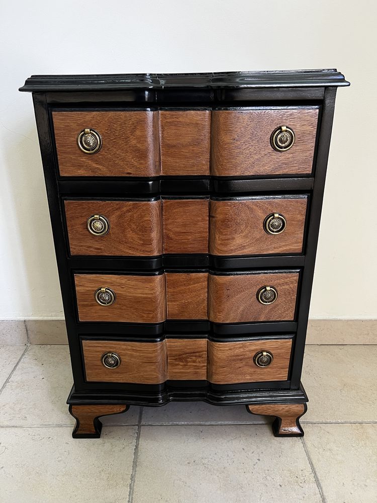 Mesa de cabeceira/ movel gavetas