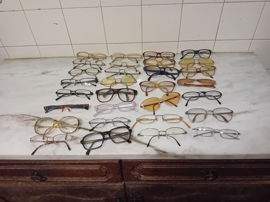 Conjunto de 30 Óculos de Leitura Diversos