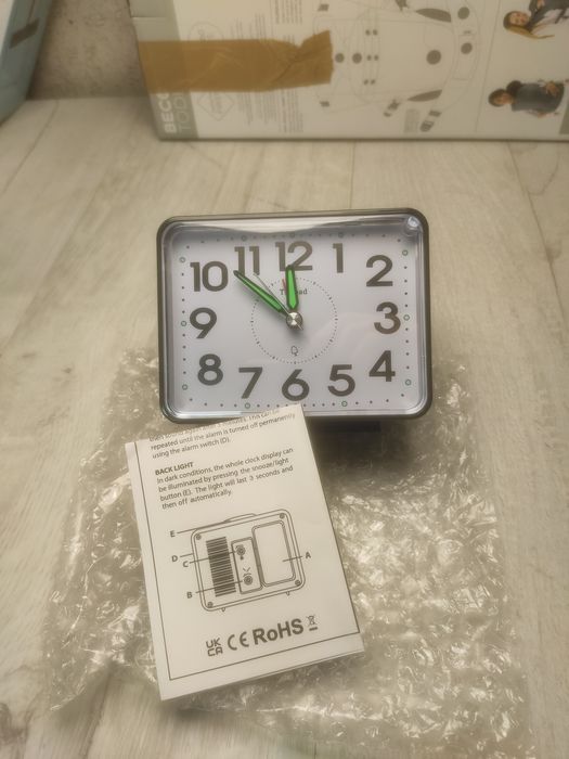 Zegar z funkcją budzika