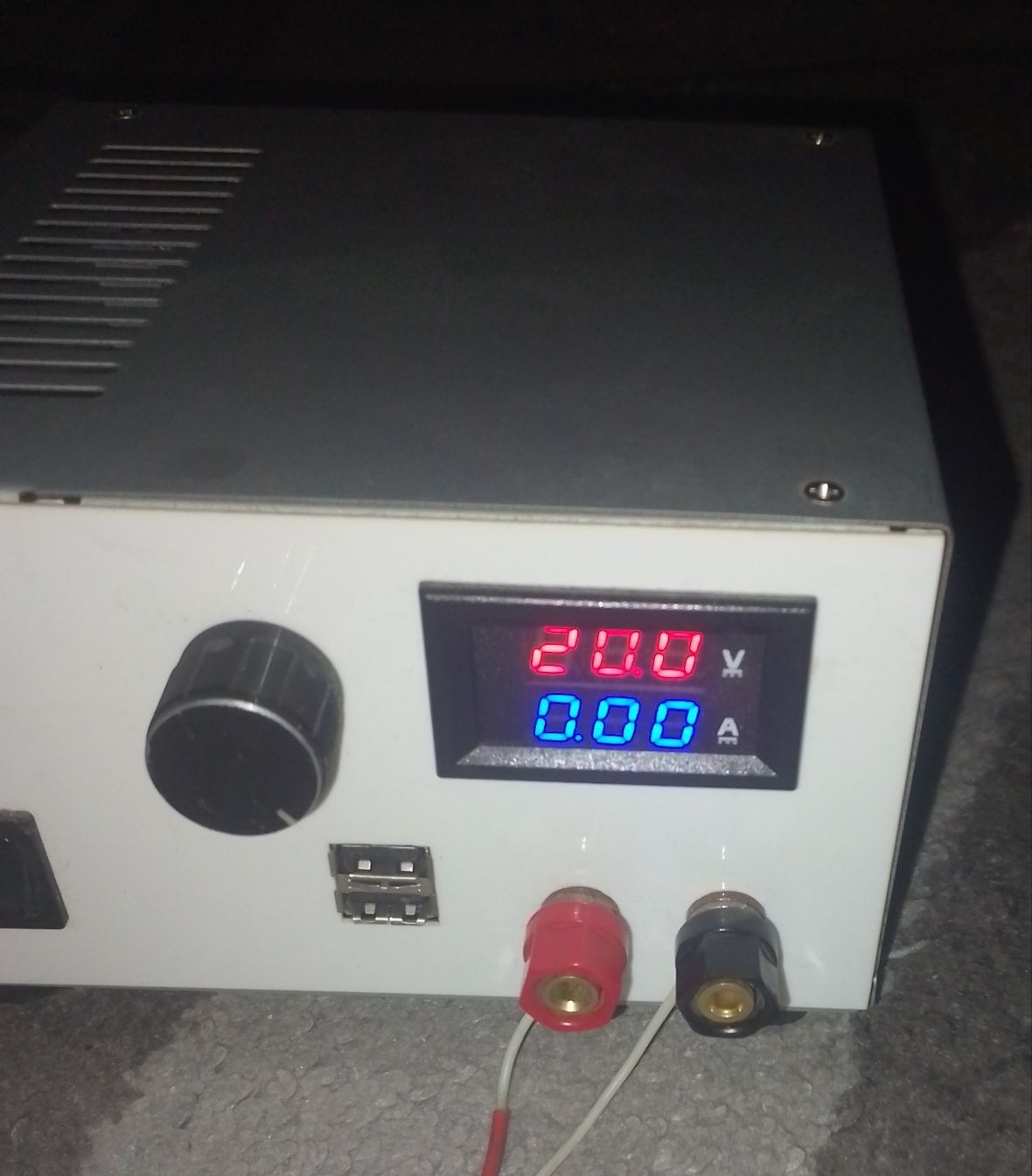 Лабораторний блок живлення 1.5-22вольт 3ампера