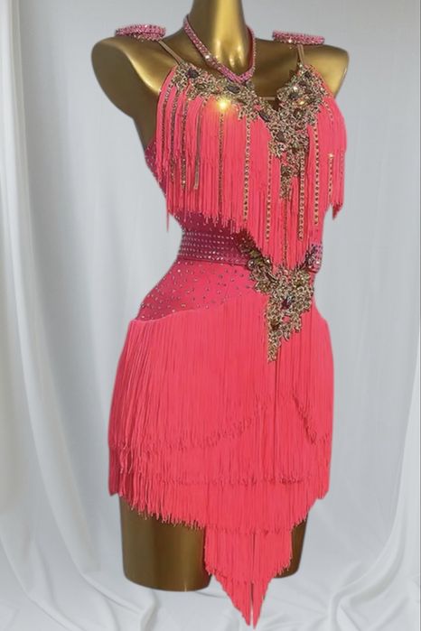 Латинська сукня рожевого кольору