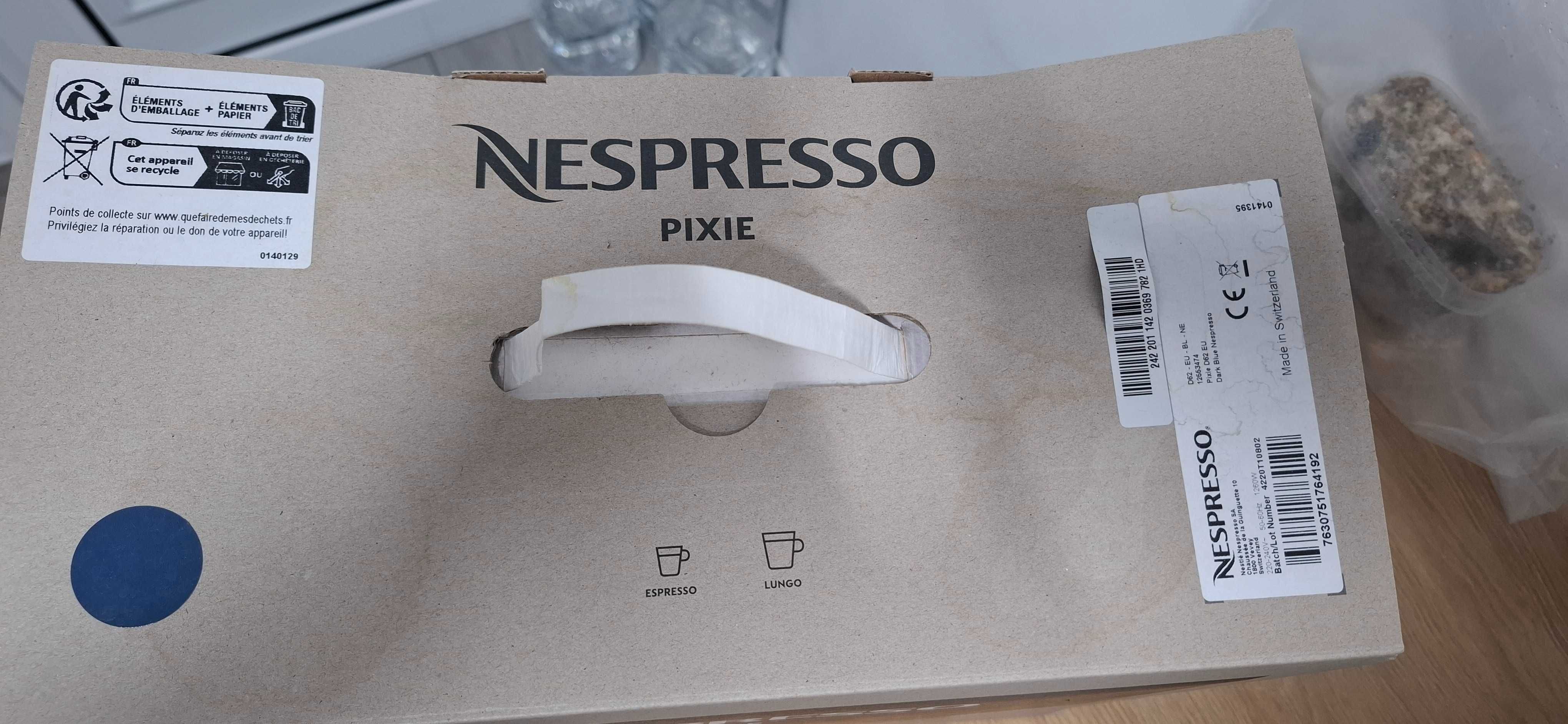 Máquina de Café NOVA Nespresso Pixie