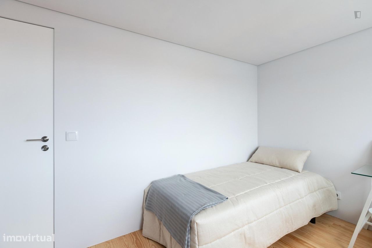 247657 - Quarto com cama de solteiro em casa...