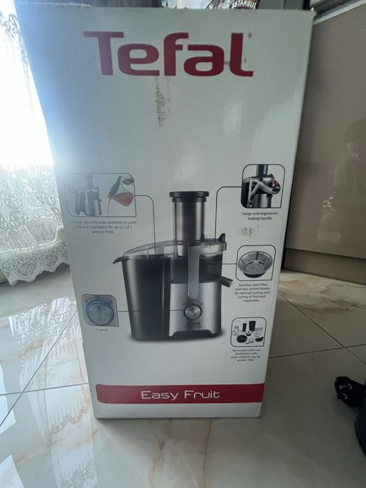 Соковижималка Tefal EASY FRUIT ZE610 D38