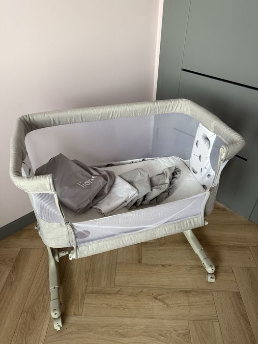 Lionelo Aurora Beige Sand dostawka do łóżka z akcesoriami