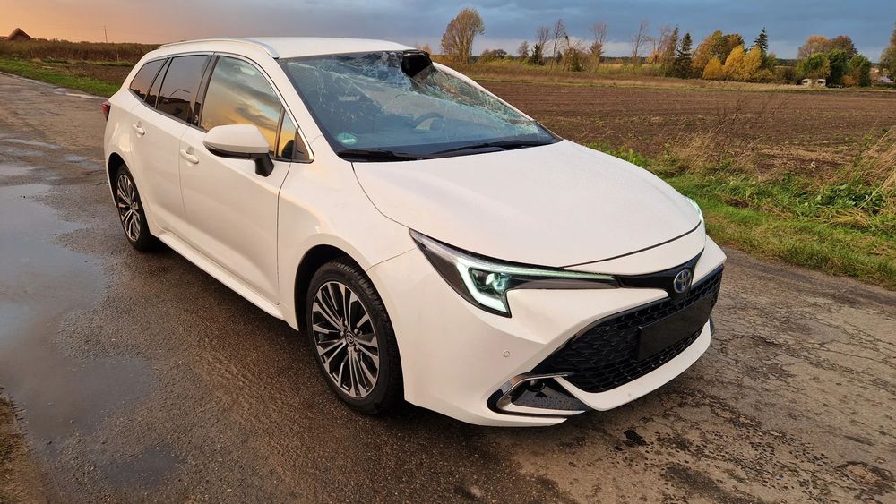 Toyota Corolla 2,0 HYBRYDA automat kombi  wersja Team Deutschland nawigacja kamera