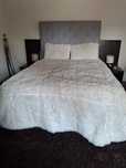 Vendo cama de casal + 2 mesas de cabeceira