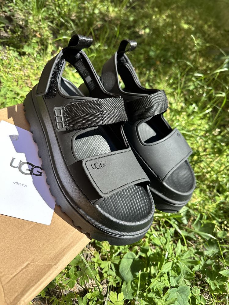 Босоніжки UGG у чорному кольрі