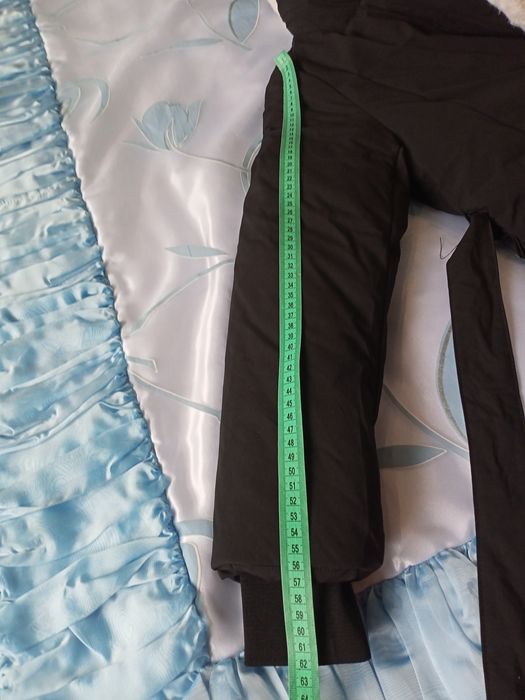 Куртка чорна з білим хутром