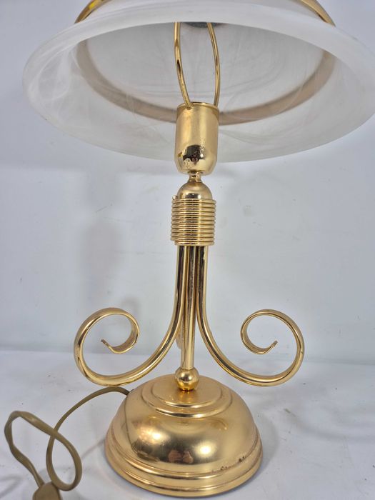 mosiężna lampa w stylu retro/vintage