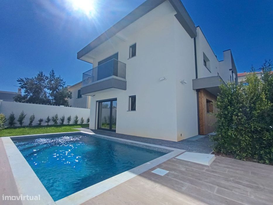 Vende Moradia Nova V4 +cave e piscina  Penedo/Cascais