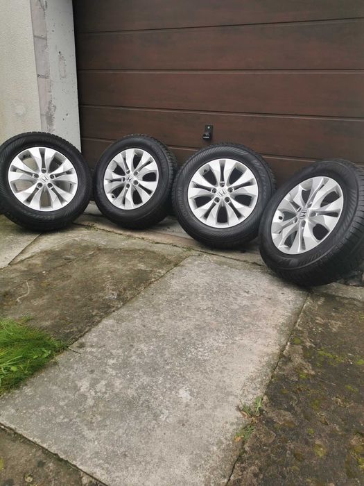 Alufelgi 17 cali do Hondy CR-V z oponami zimowymi 225/65