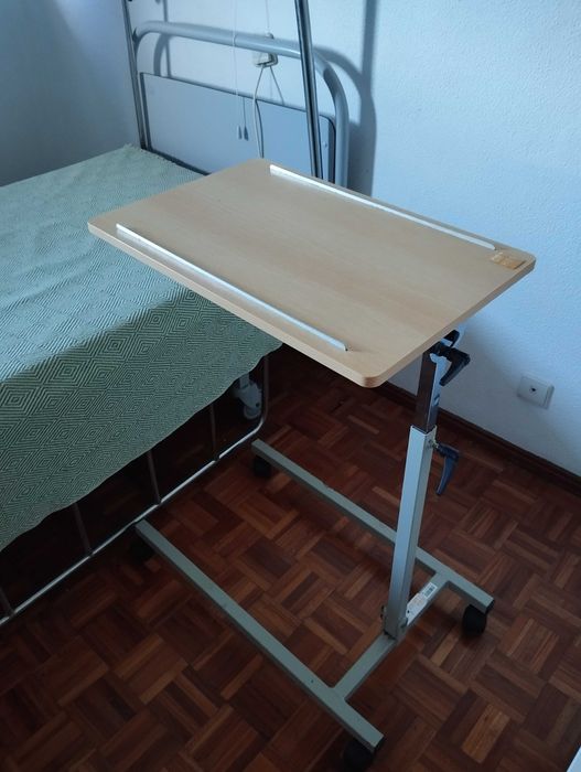 mesa de apoio a cama articulada