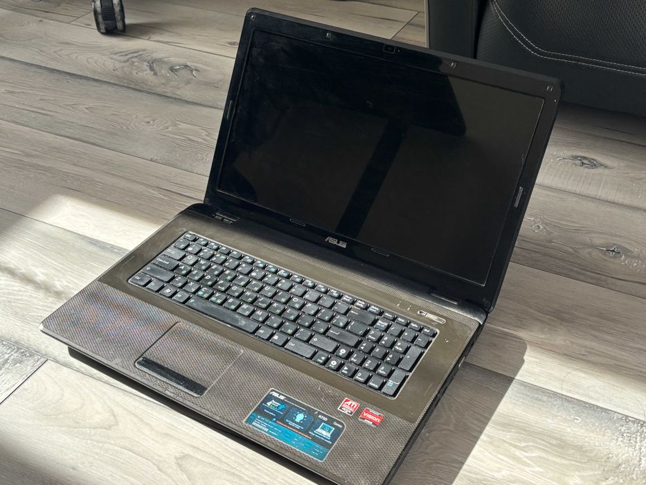 Ноутбук Asus K72D (не рабочий) с родной зарядкой