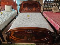 Excelente cama com estrado e colchão - óptimo estado geral