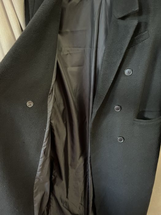 Пальто члрного кольору