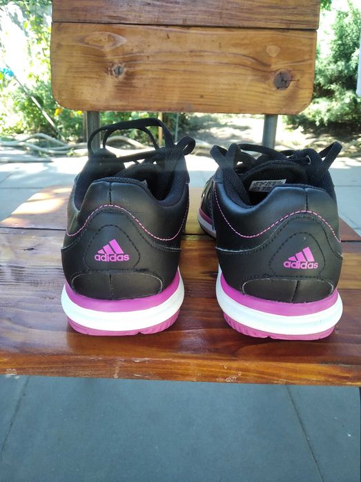 Продам кроссовки Adidas женские размер 39 длина по стельке 24 см