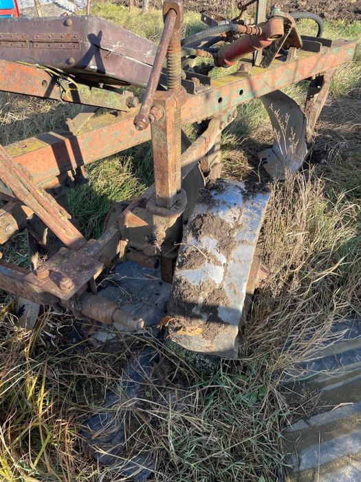 Продам плуг ПЛН 3 по 35