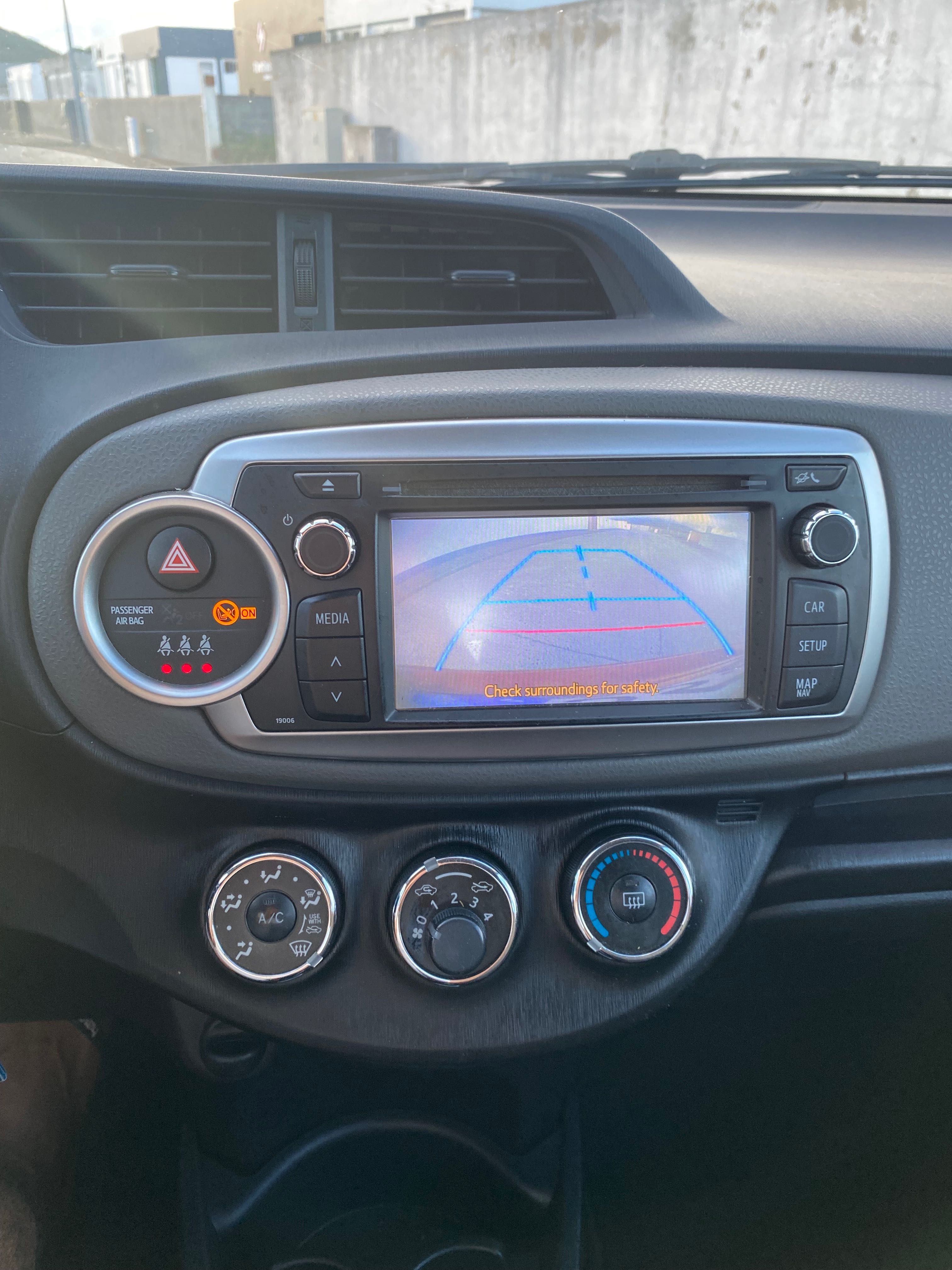 Toyota Yaris 1.0 VVT-i (998cc)  69cv  2013